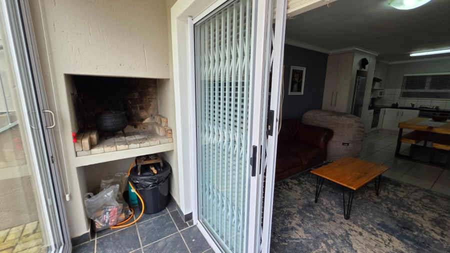2 Bedroom Property for Sale in Island View Western Cape